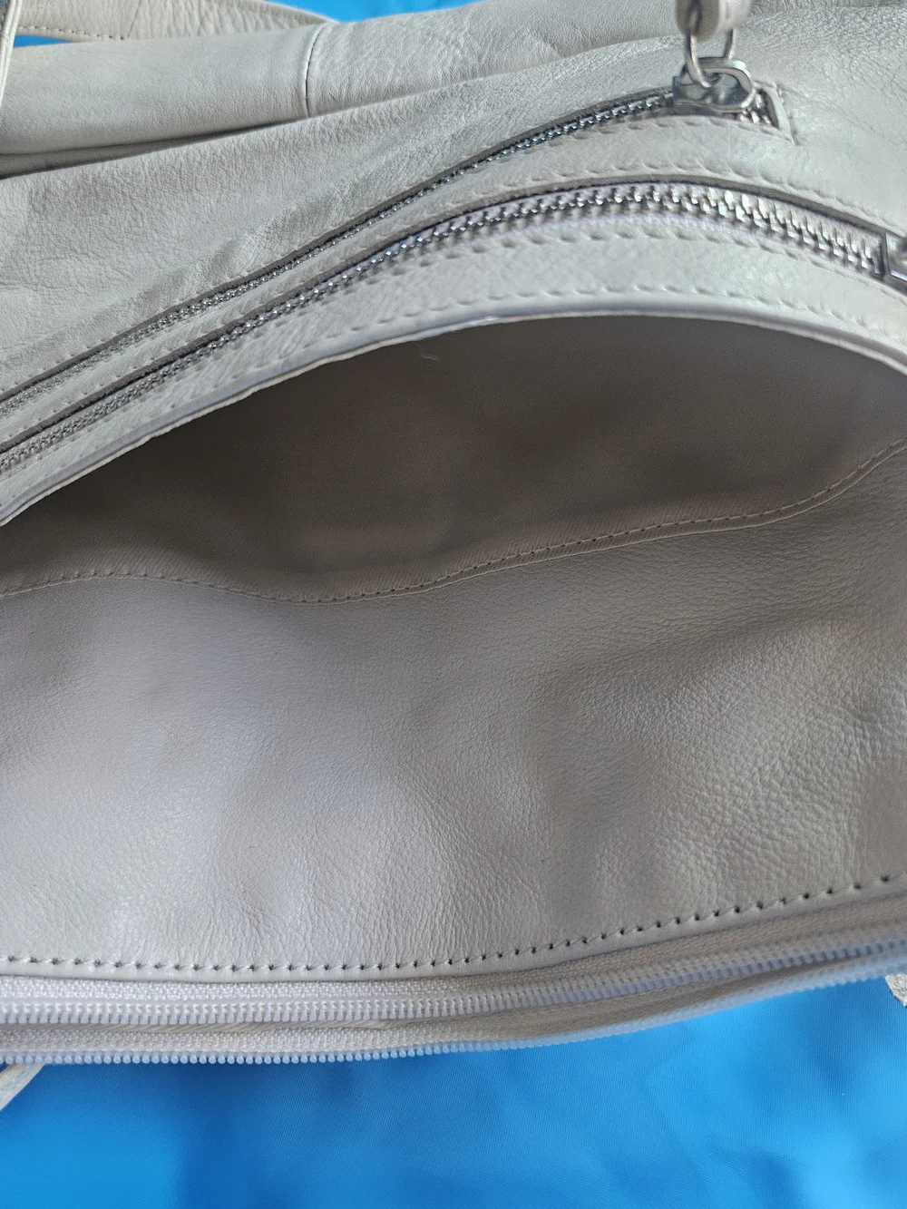 Leather Crossbody Bag in Light Beige - Casual Everyday Tote